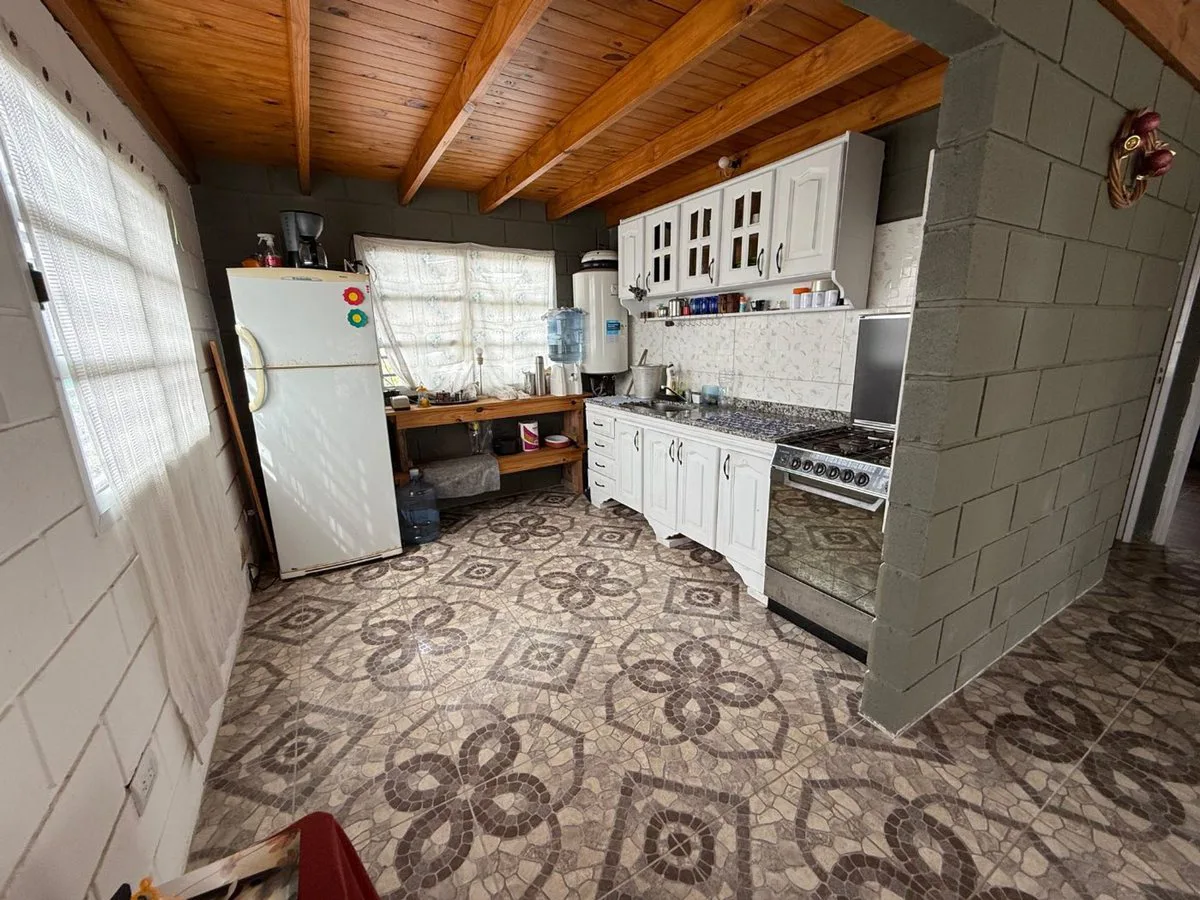 CASA EN VENTA CON PARQUE Y PILETA foto 3
