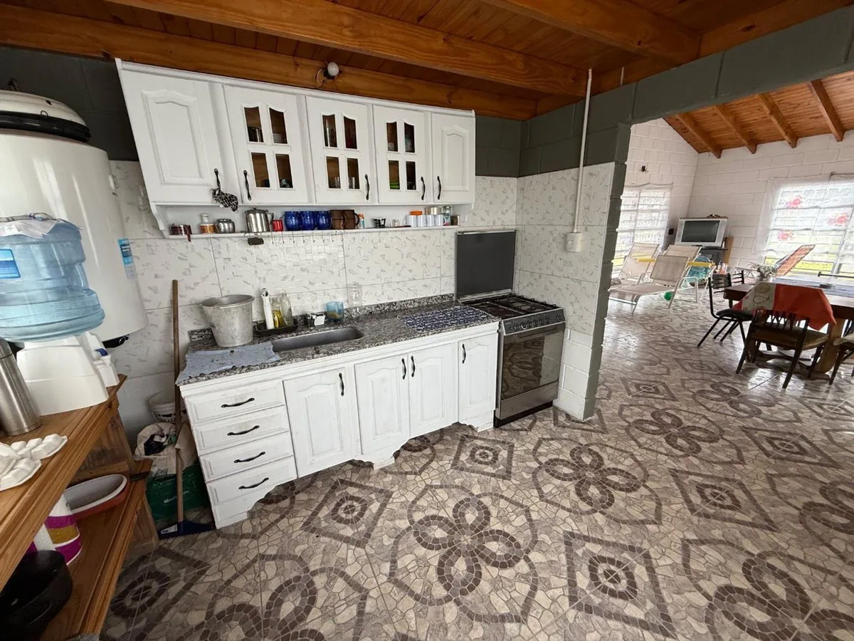 CASA EN VENTA CON PARQUE Y PILETA foto 4