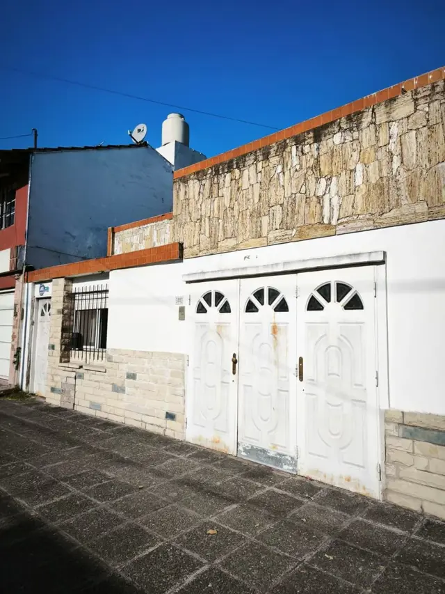 VENTA DE CASA TRES AMB.
