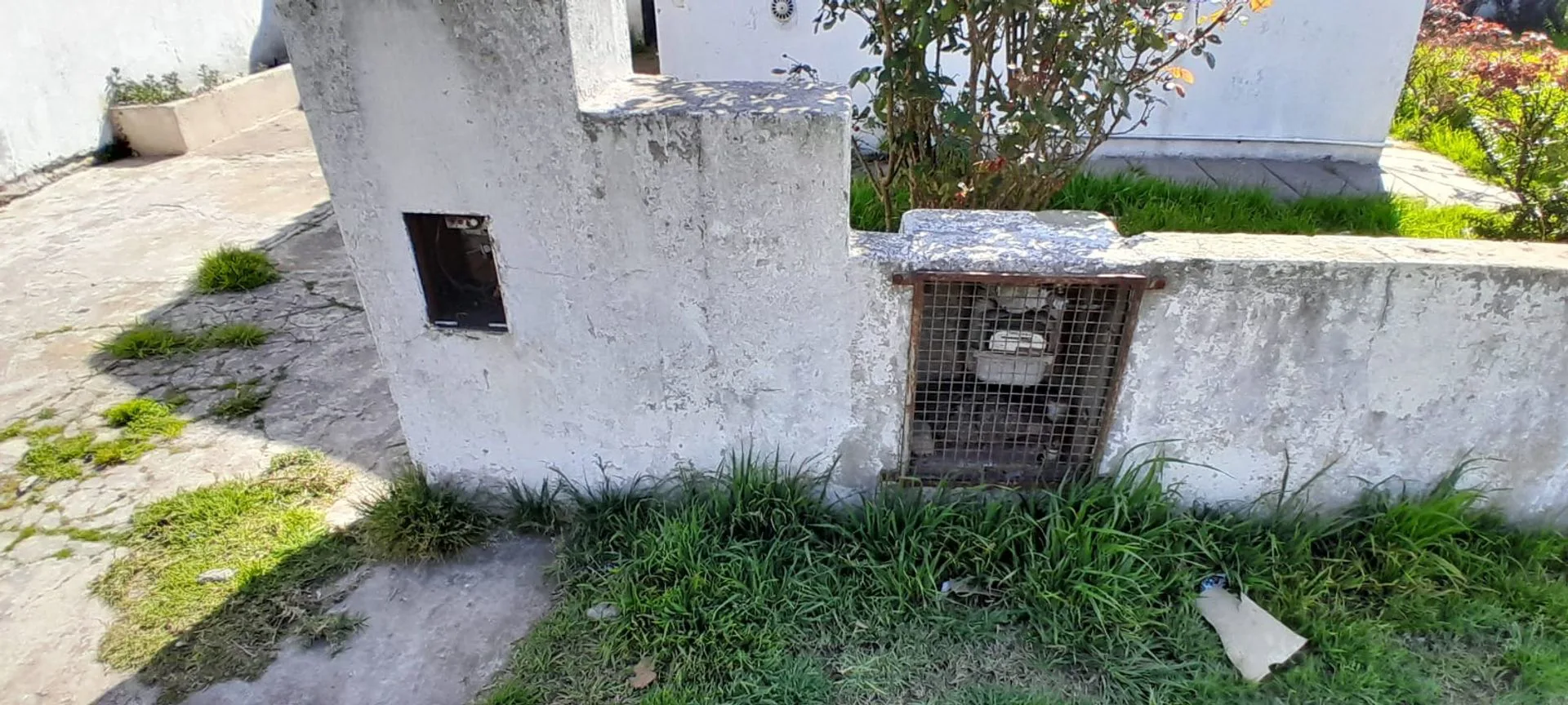 VENTA CASA 3 AMB. A REFACCIONAR C/GRAN PARQUE foto 2