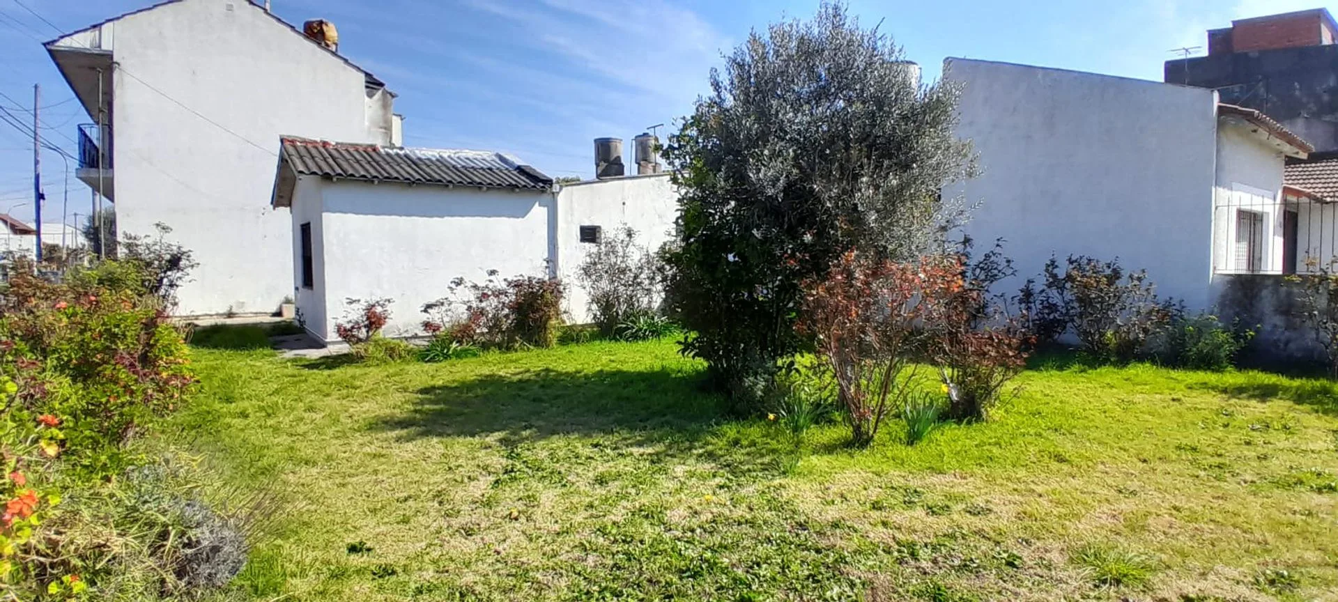 VENTA CASA 3 AMB. A REFACCIONAR C/GRAN PARQUE foto 4