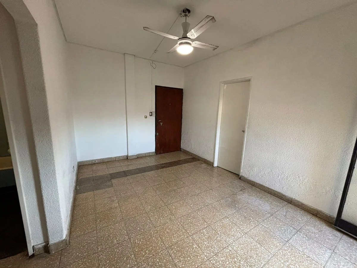 VENTA DE DEPTO EN JOSE C PAZ SOBRE AVENIDA PERON foto 3