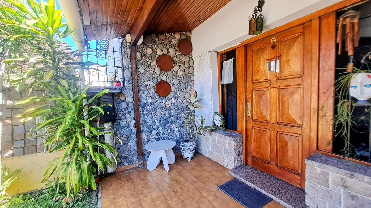 CASA 6 AMBIENTES MULTIFAMILIAR  LOMAS DEL MIRADOR foto 2