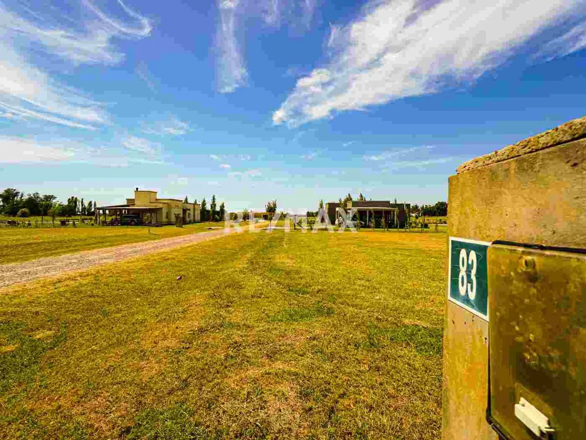 Lote  en venta con vista abierta a la laguna foto 4