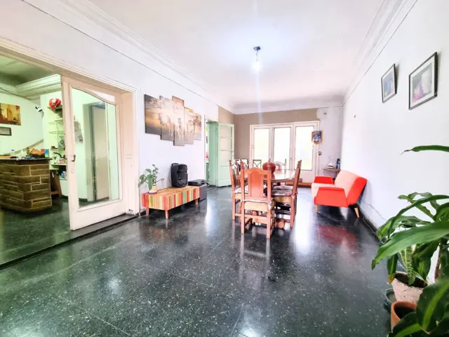 VENTA | Casa 4 ambientes en Bernal Este con jardín y gran lote – a reciclar