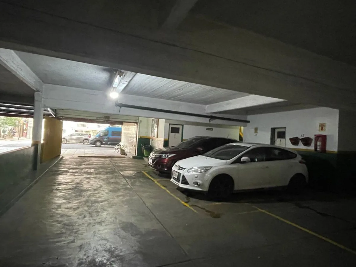 VENTA COCHERA BELGRANO ESQ CABILDO PLANTA BAJA foto 2