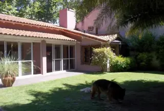 Muy lindo Chalet con gran parque de 20x42! foto 4