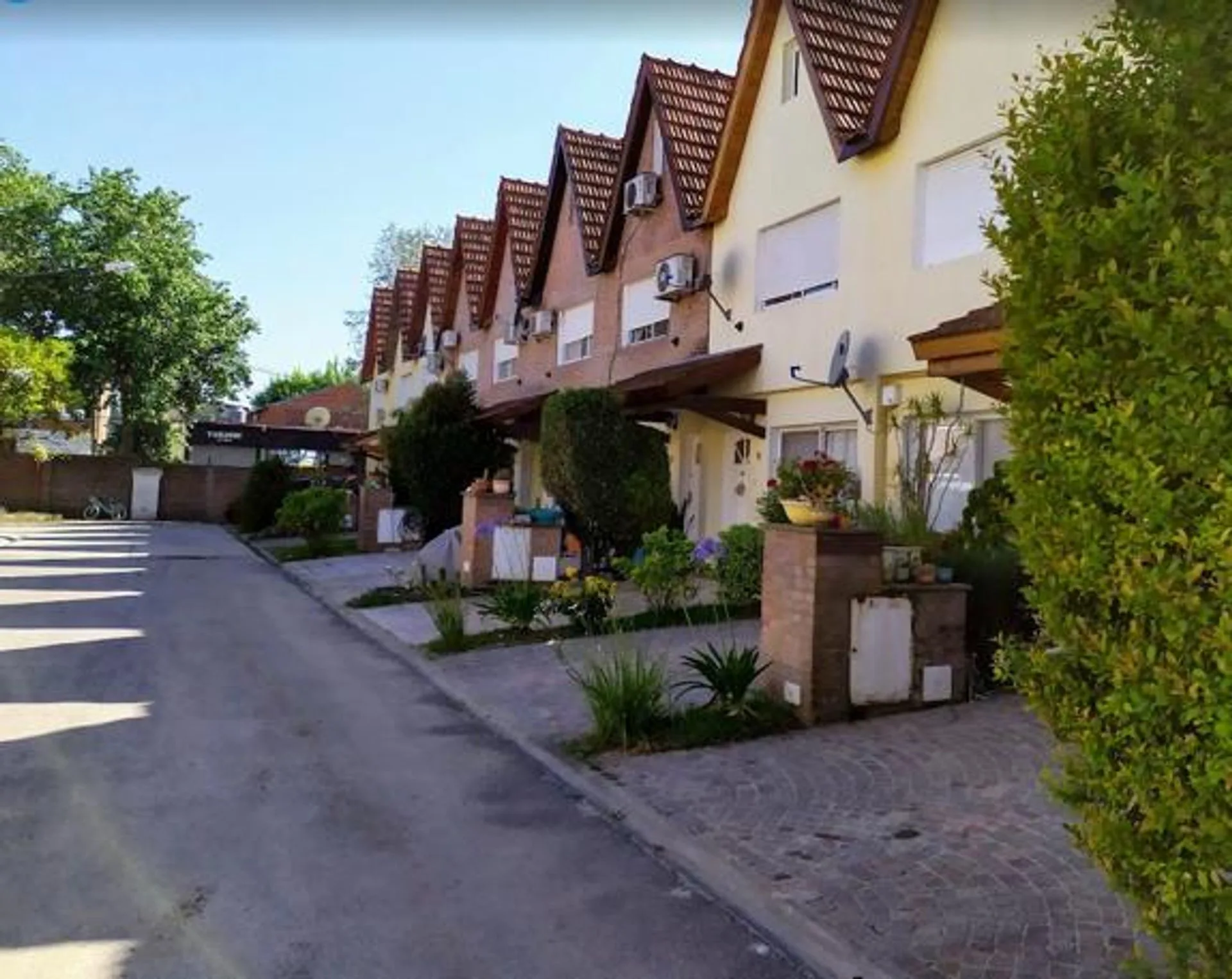 VENTA CASA EN BARRIO PINAR DE TIGRE CON 2 COCHERAS foto 3