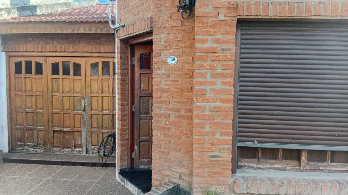VENTA CASA 3 AMB. MAS OTRA CASA A TERMINAR MORENO foto 3