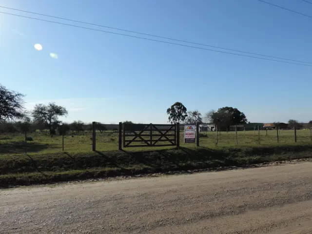 HECTAREA CON ALAMBRADO NUEVO, TRANQUERA, AGUA CORRIENTE Y LUZ