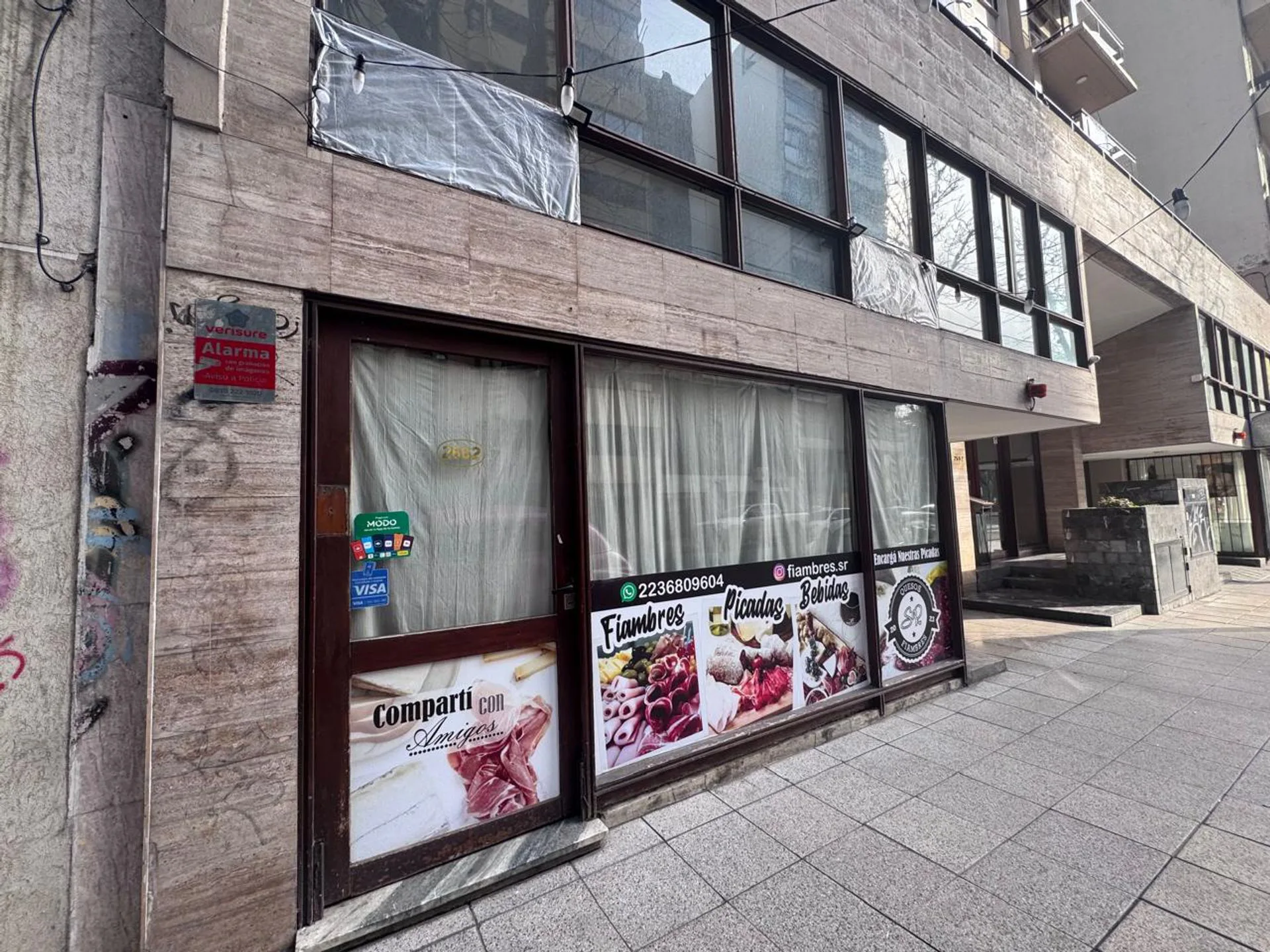 Venta de Local comercial Plaza Mitre foto 2