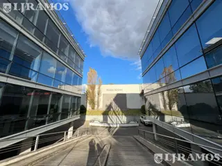 Alquiler de oficina de 197 m2 en Dardo Rocha foto 2