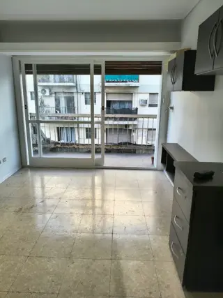 SE ALQUILA DPTO 3 AMB. AL FRENTE CON BALCON EN FLORESTA foto 1
