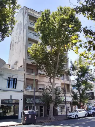 Depto, 3 ambientes con dependencia, al frente con Balcón, muy luminoso. foto 1