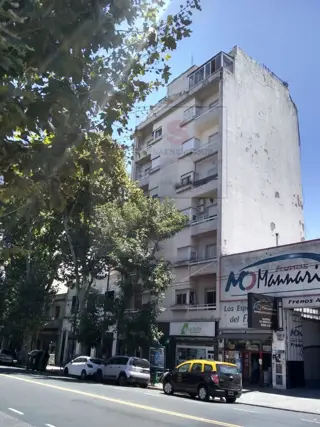 Depto, 3 ambientes con dependencia, al frente con Balcón, muy luminoso. foto 3