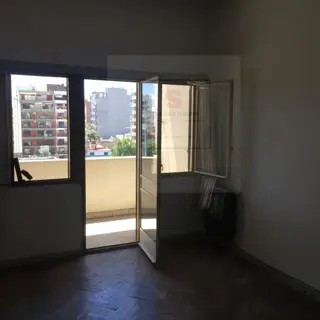 Depto, 3 ambientes con dependencia, al frente con Balcón, muy luminoso. foto 4