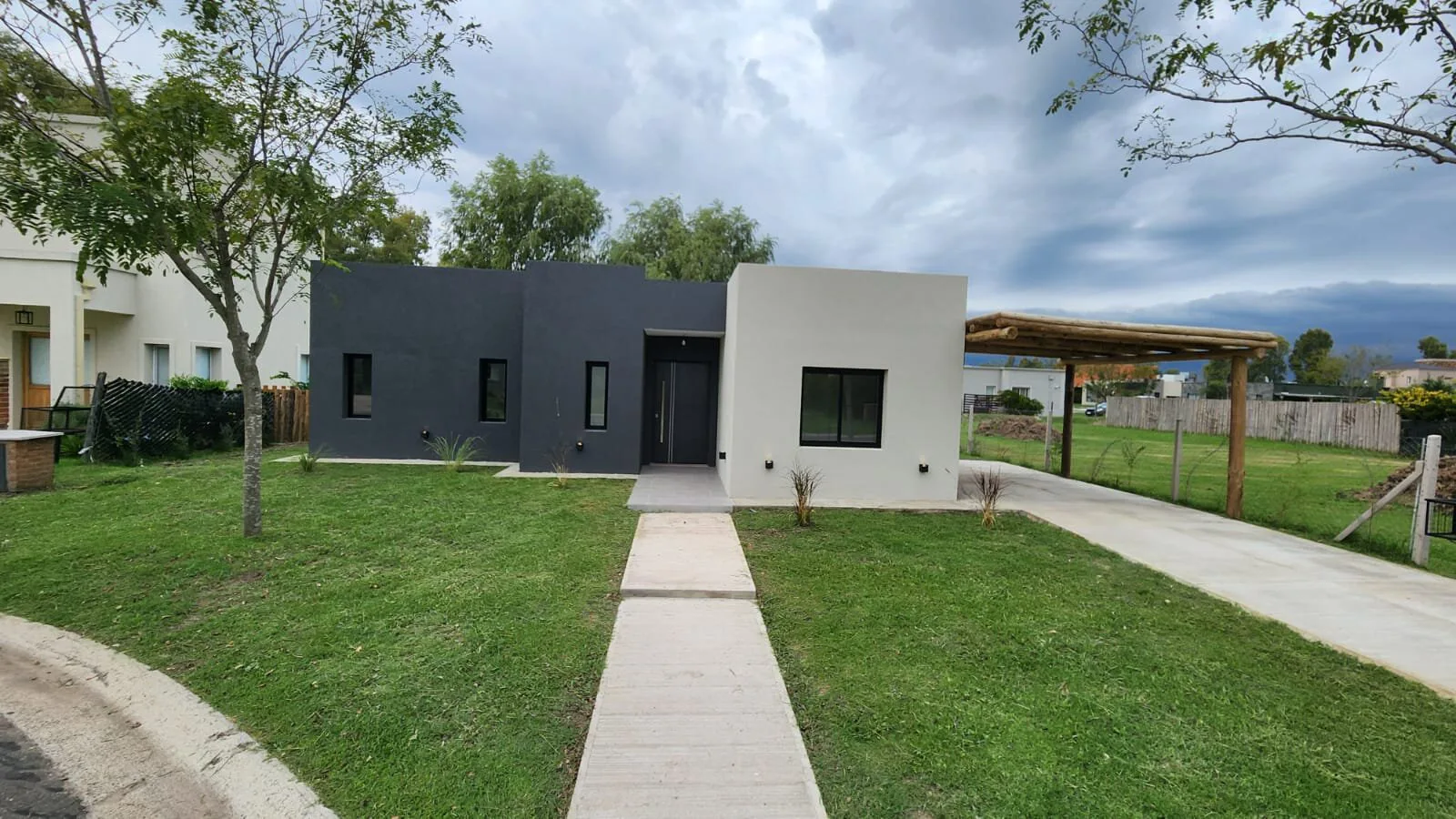 VENTA CASA 5 AMB EN Bº SANTA EMILIA CON PILETA EN PILAR DEL ESTE foto 2