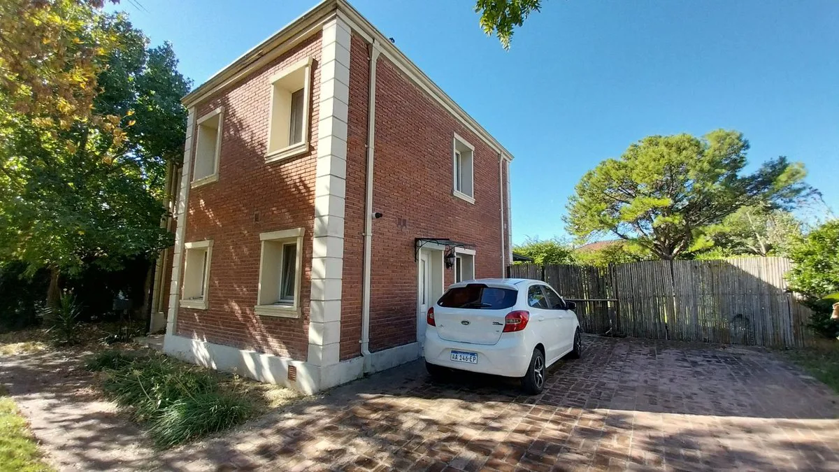 VENTA CASA 4 AMB EN B° LOS JAZMINES - APTO CREDTO foto 3