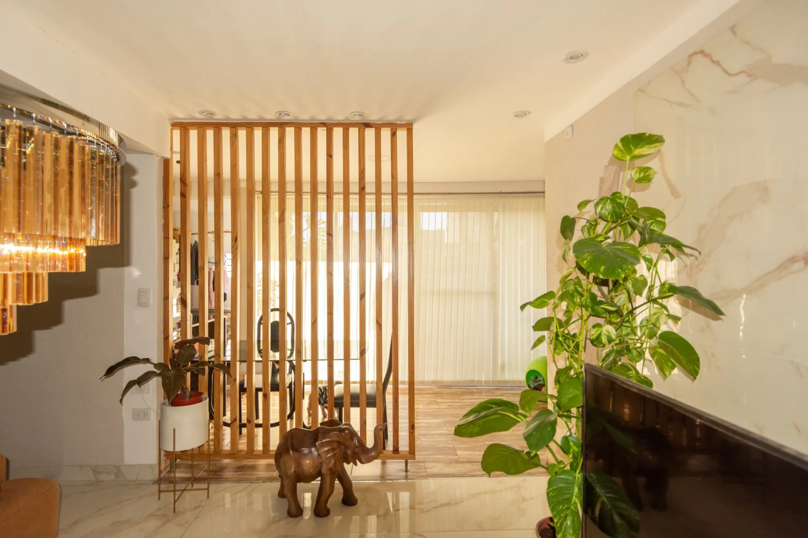 CASA CON LOCAL EN FLORES