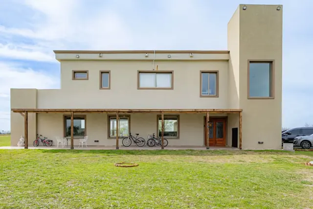 VENTA CASA 8 AMB CHACRAS DE LA TRINIDAD CAÑUELAS