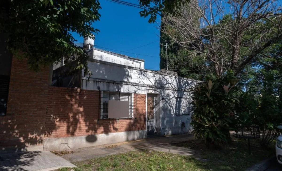 VENTA CASA A REFACCIONAR y/o demoler.  BARRIO SUR foto 3