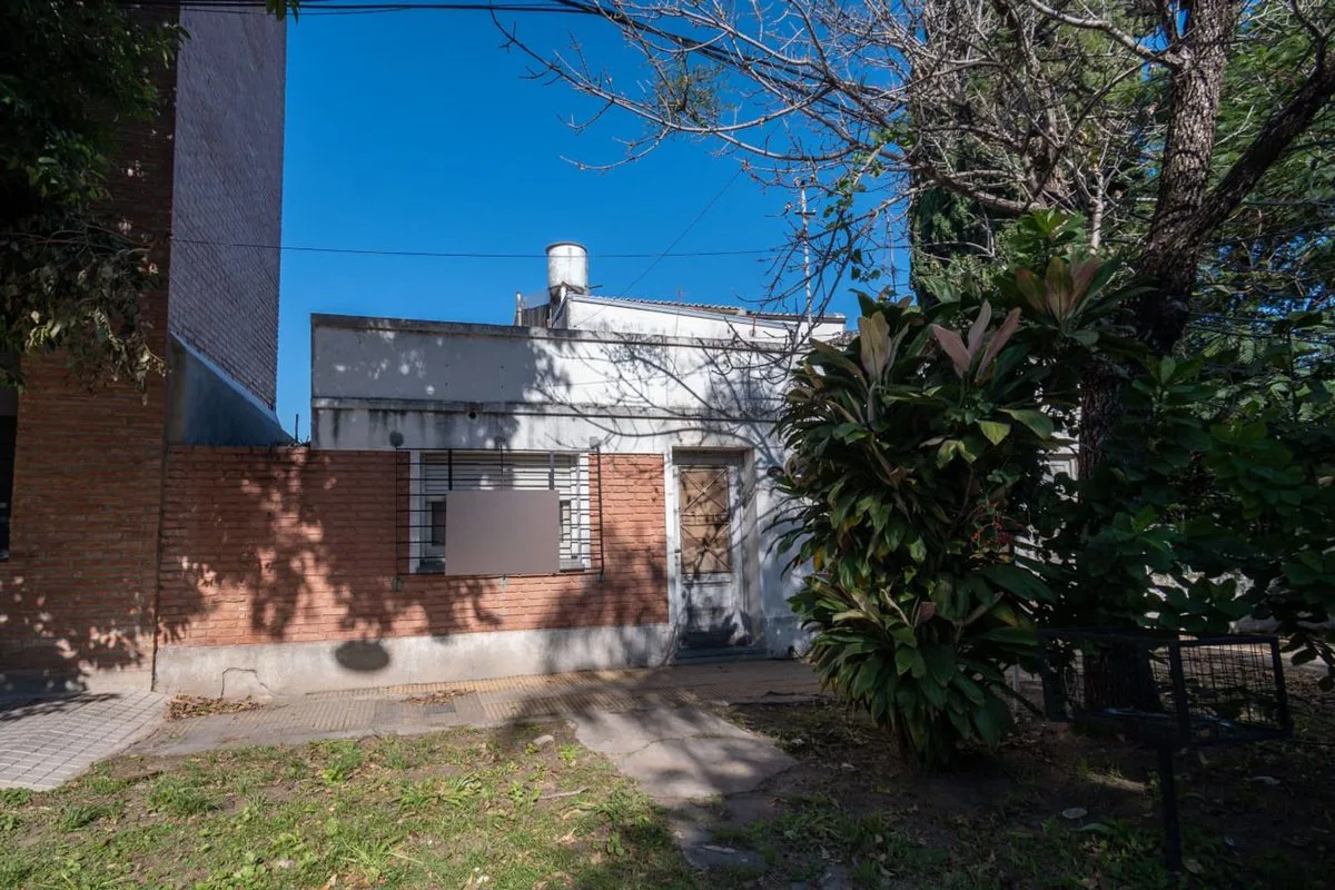 VENTA CASA A REFACCIONAR y/o demoler.  BARRIO SUR foto 4