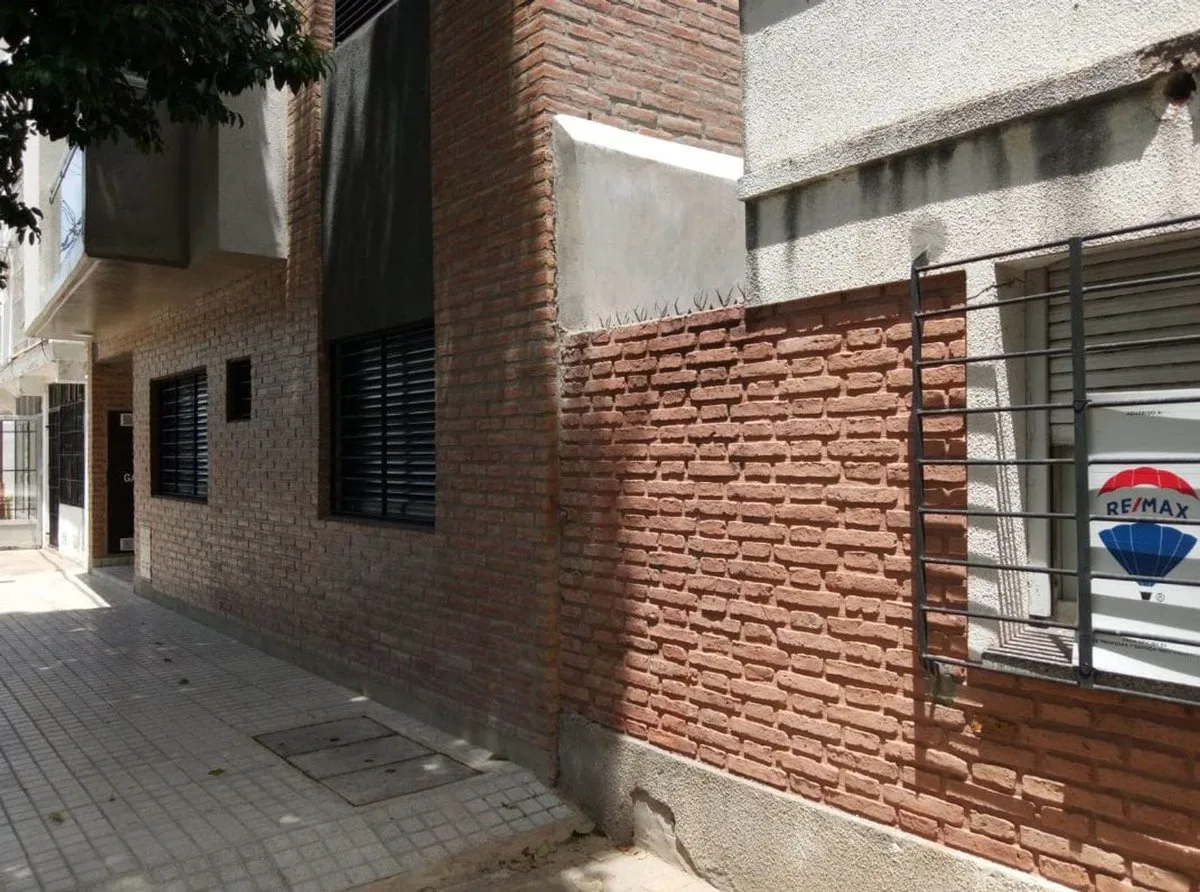 VENTA CASA A REFACCIONAR y/o demoler.  BARRIO SUR foto 5