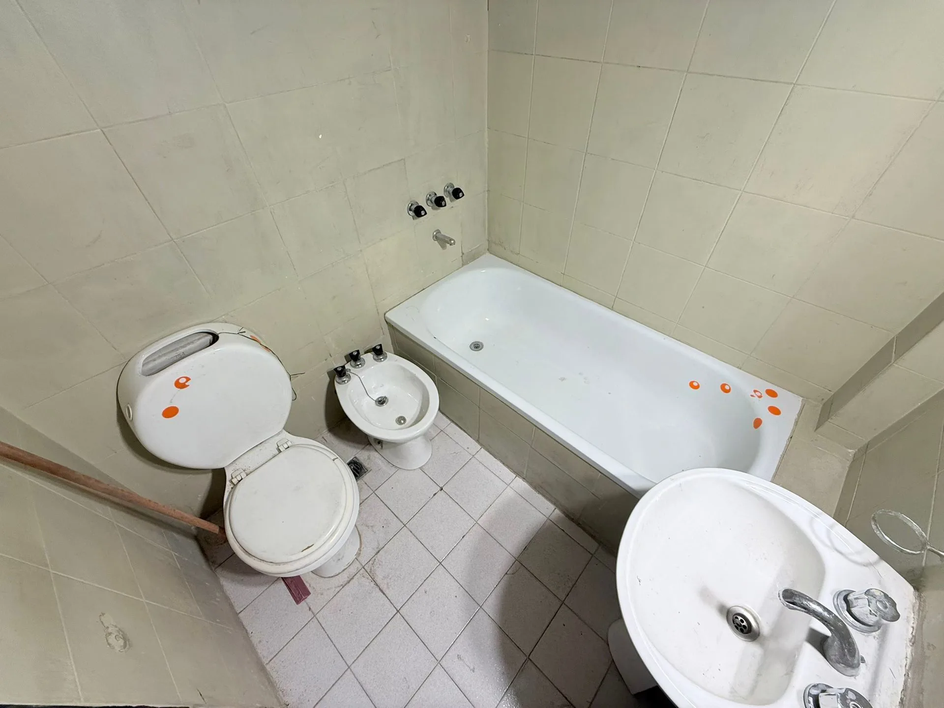 VENDE mono amb 1er piso Av Cordoba foto 3
