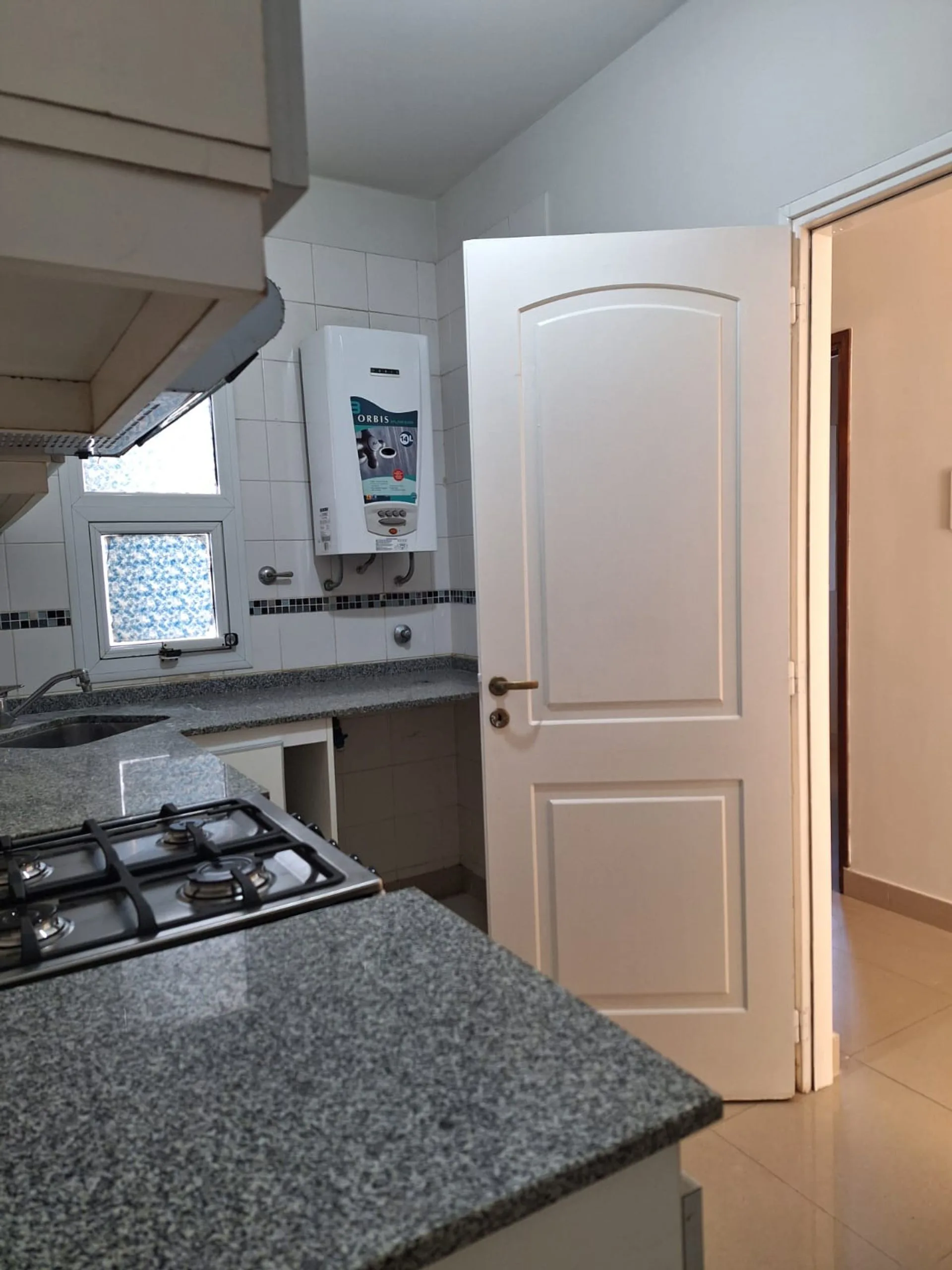 Venta depto. 2 dorm. con cochera Av. Roca y Mitre foto 2
