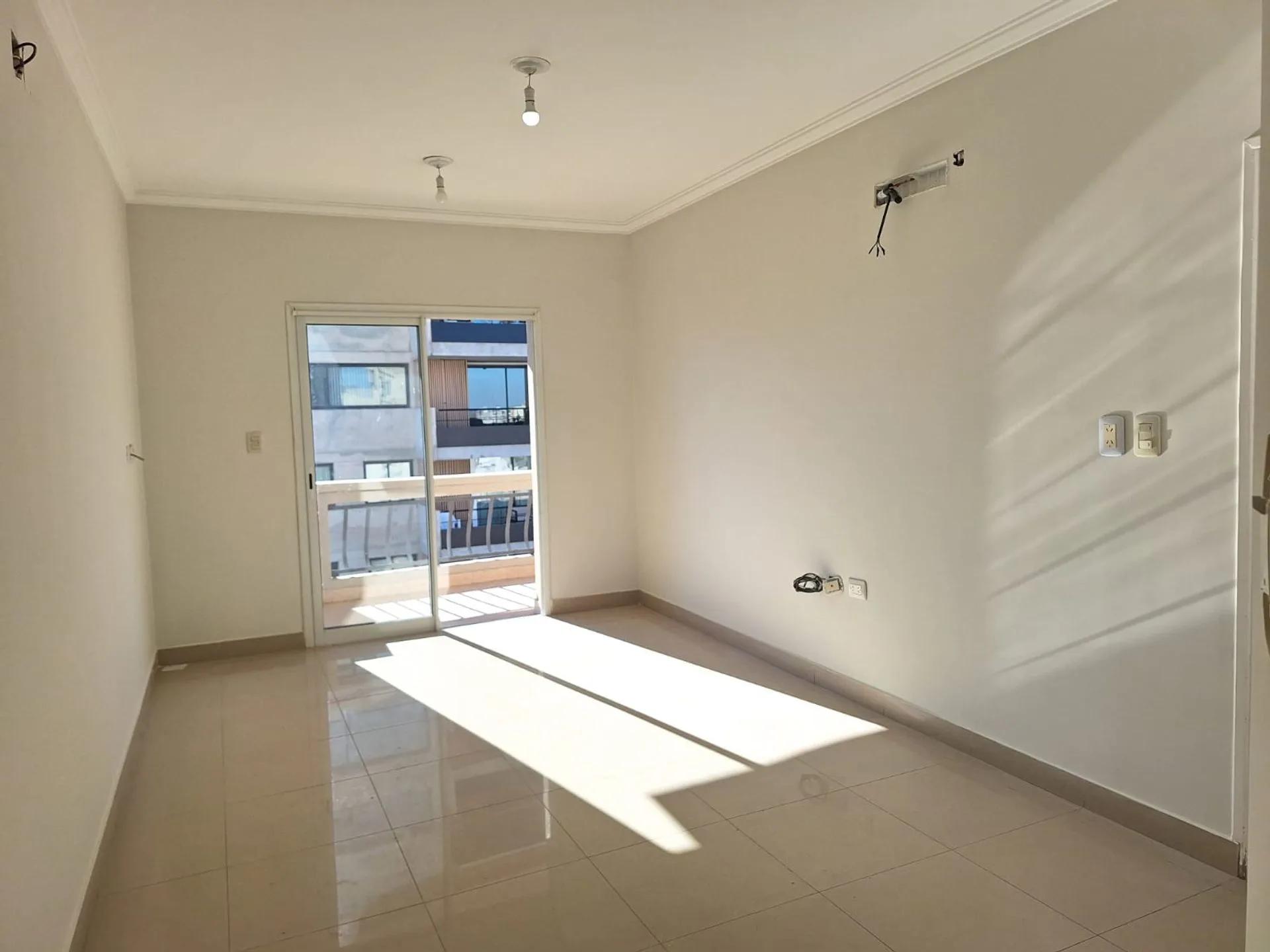 Venta depto. 2 dorm. con cochera Av. Roca y Mitre foto 3