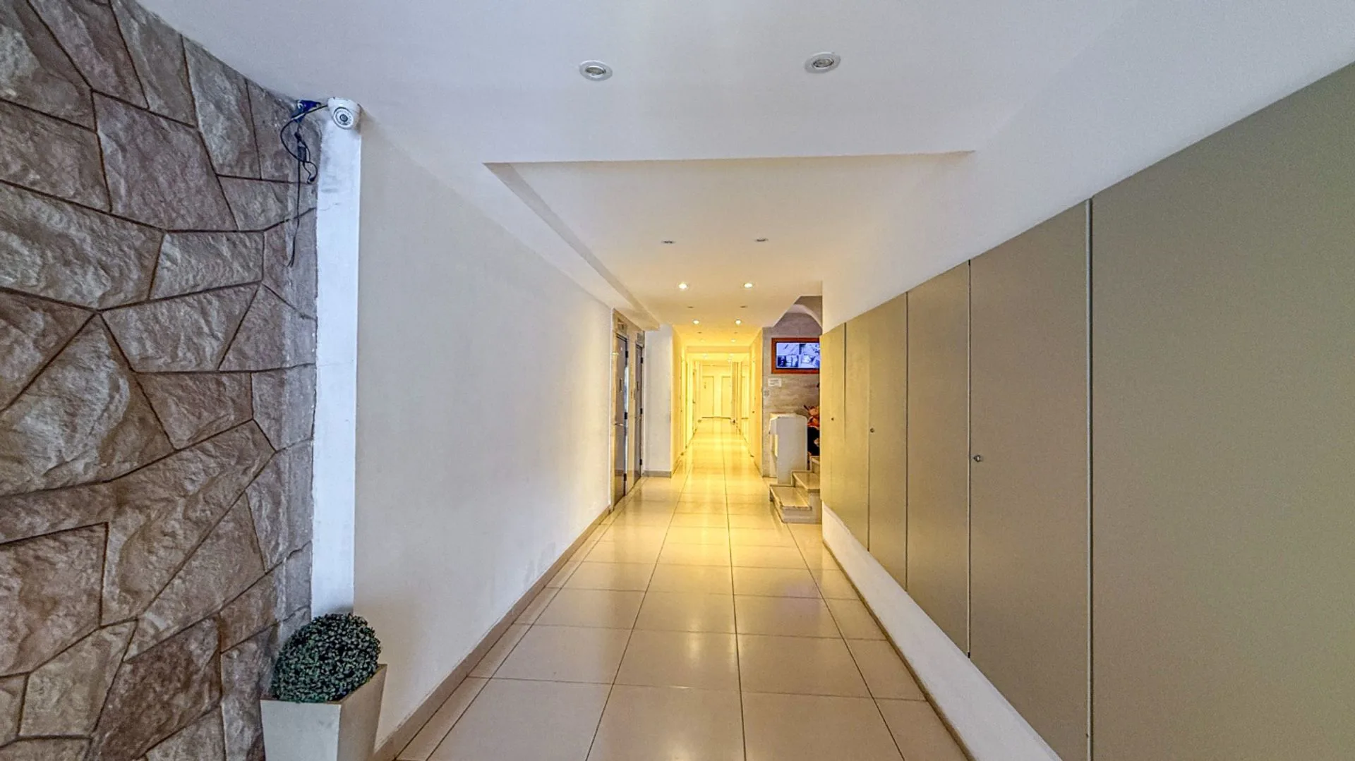 Venta 2 Amb Centro Av. Colón con lavadero Luminoso foto 5