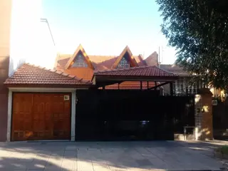 CASA EN VENTA 5 AMBIENTES foto 4