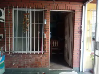 CASA EN VENTA 5 AMBIENTES foto 5