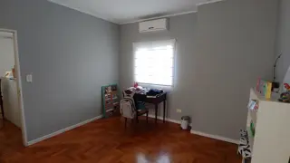 Excelente casa en venta de 4 dormitorios - La Plata foto 3