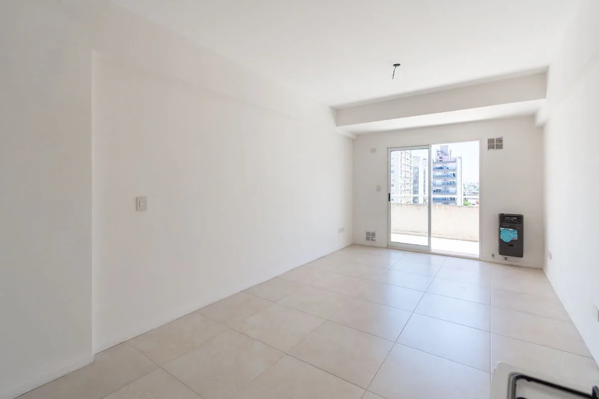 VENTA DEPARTAMENTO 2 AMBIENTES. FLORES CON BALCÓN foto 2