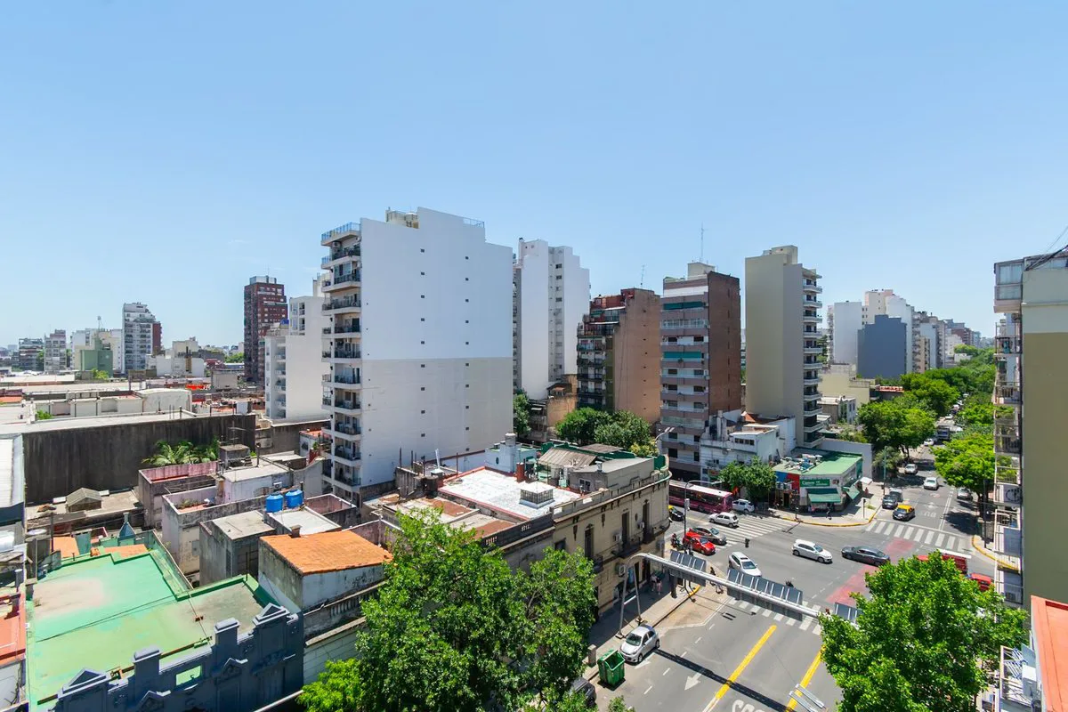 VENTA DEPARTAMENTO 2 AMBIENTES. FLORES CON BALCÓN foto 3