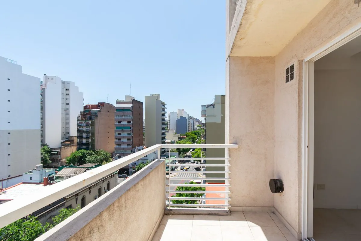 VENTA DEPARTAMENTO 2 AMBIENTES. FLORES CON BALCÓN foto 4