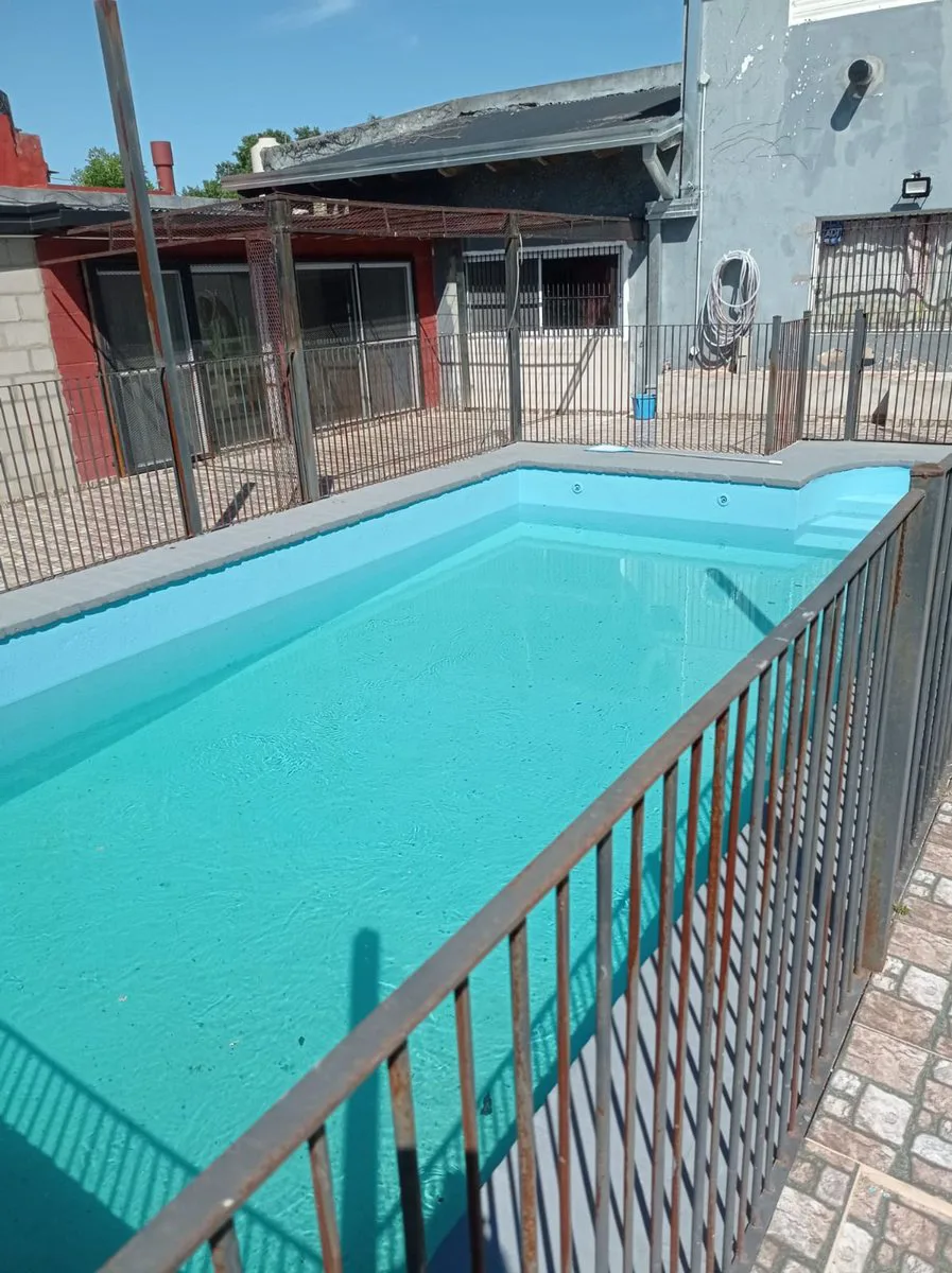 CASA 4 DORMITORIOS EN VENTA CITY BELL CON PILETA foto 2