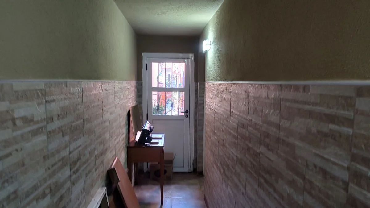 Venta Casa Lanús Oeste 5 ambientes con quincho foto 3