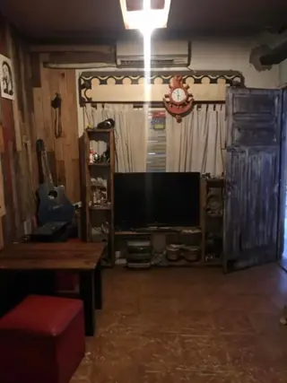 CASA  CON 2 DORMITORIOS - COCINA COMEDOR - BAÑO - LAVADERO - PATIO - ENTRADA DE AUTO ( A REFACCIONAR). foto 3