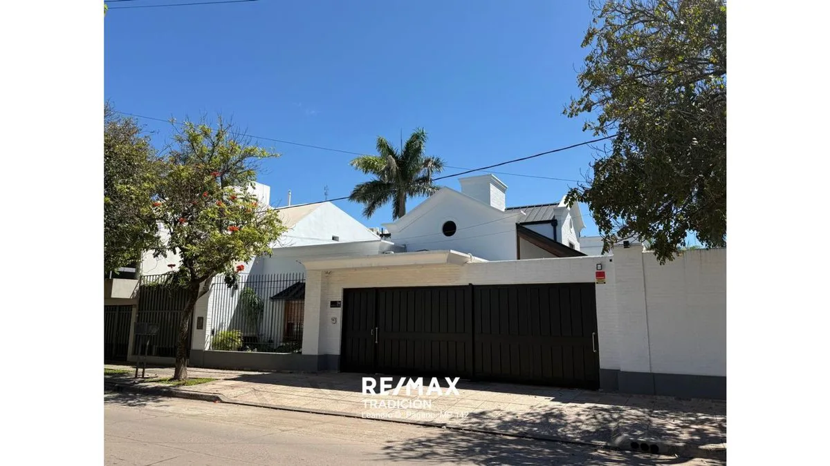 Casa 5 dorm. en venta – Resistencia – Piscina
