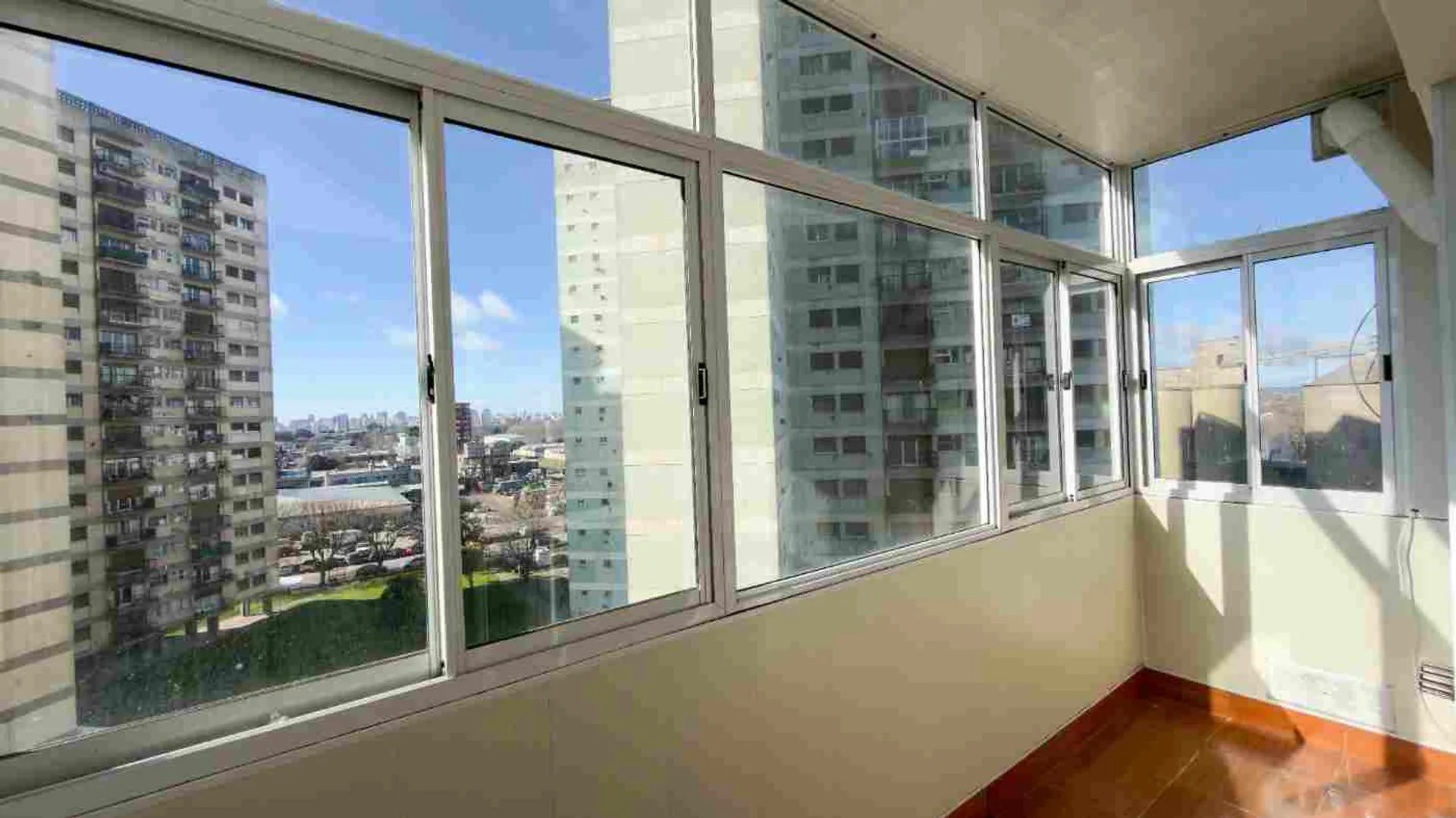 VENTA DEPARTAMENTO 3 AMBIENTES C/COCHERA RECICLADO