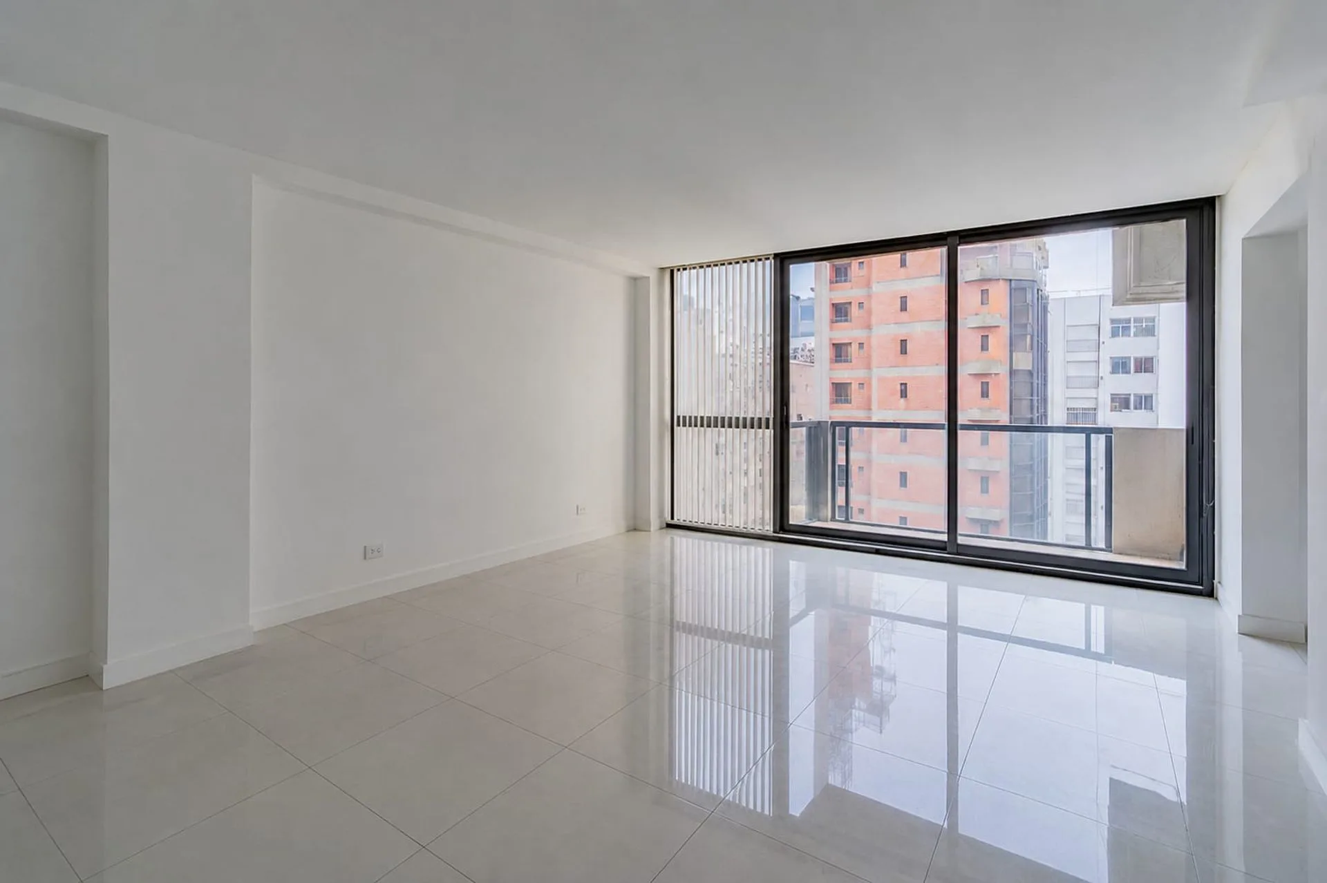 VENTA 3 AMBIENTES FRENTE BALCON PLAZA COLON THAMES foto 3