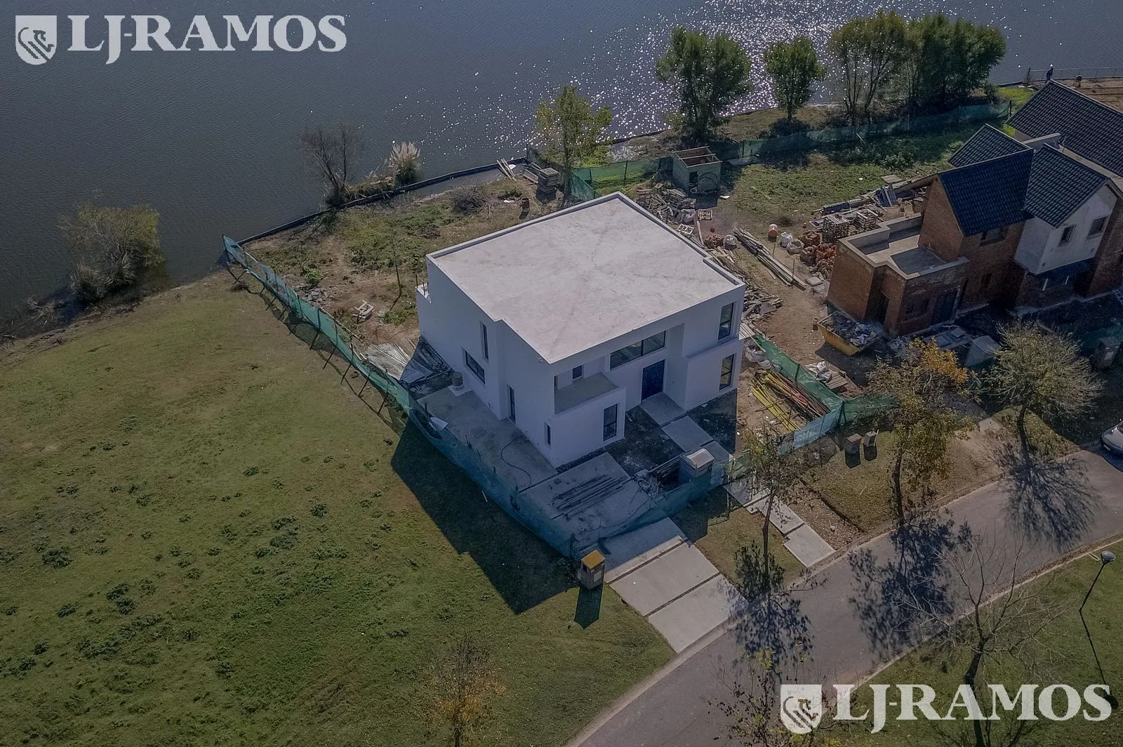 Casa en venta en Barrio Golf El Canton A la Laguna PG foto 2