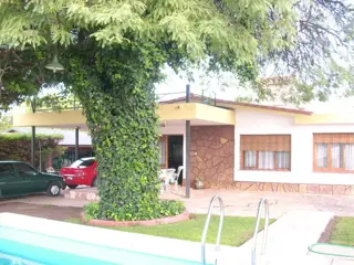 CHALET FRENTE AL LAGO CON PILETA Y PARQUE – HERMOSA VISTA PARA 6/7 PERSONAS foto 4