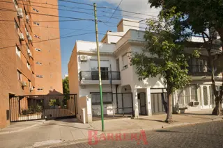 Av. De los Incas al 3800, Casa 280 m2 cubiertos sobre lote 199 m2 Refaccionada, faltan detalles foto 1