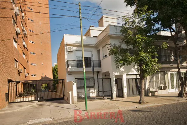 Av. De los Incas al 3800, Casa 280 m2 cubiertos sobre lote 199 m2 Refaccionada, faltan detalles