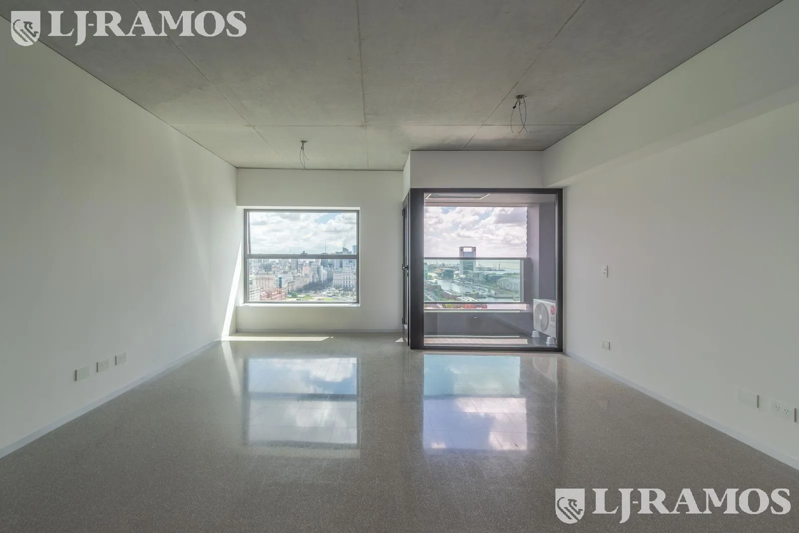 VENTA 1 amb. Estrenar - Torre Huergo - P 29° - increible vista al río y ciudad foto 2