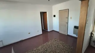 Departamento en VENTA de 2 ambientes con cochera en La Plata foto 1