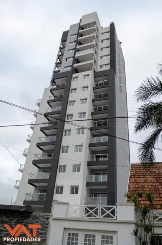 Departamento de 3 ambientes con cochera, Bernal centro. foto 1